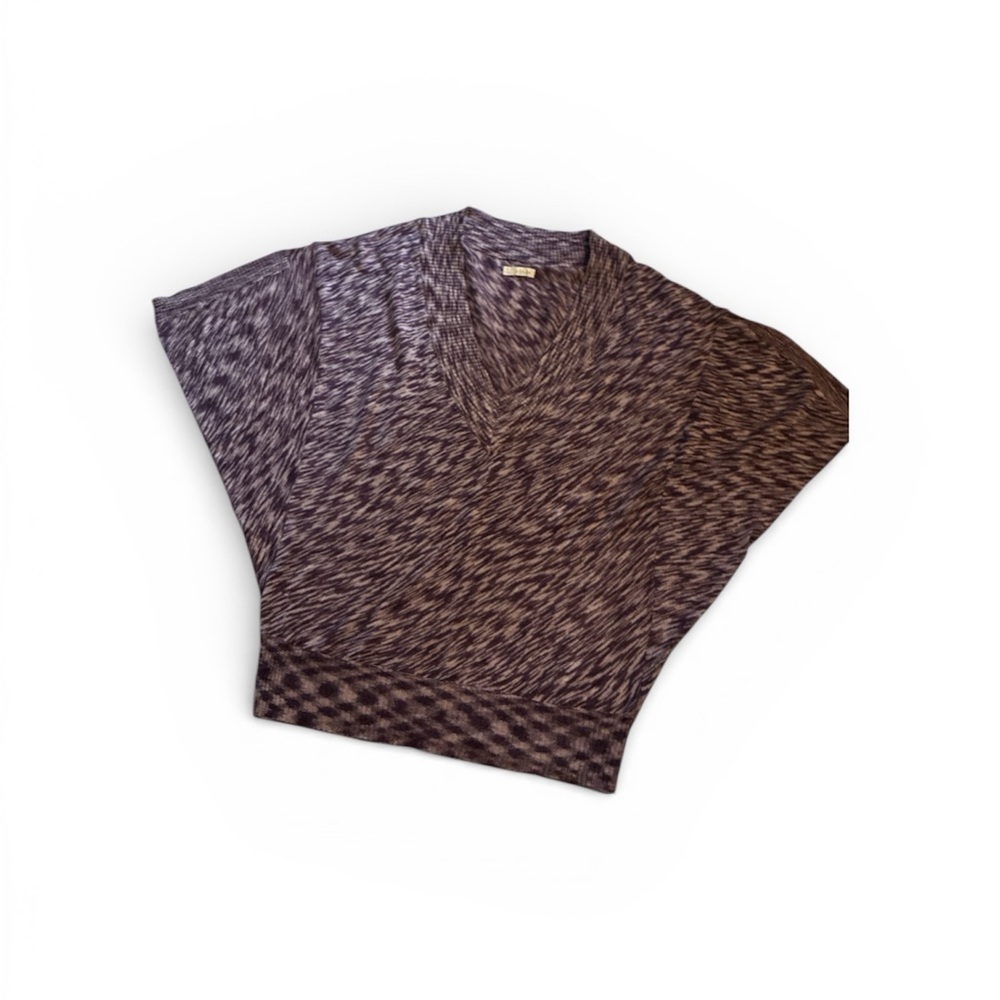 Hinge purple and white V-neck top